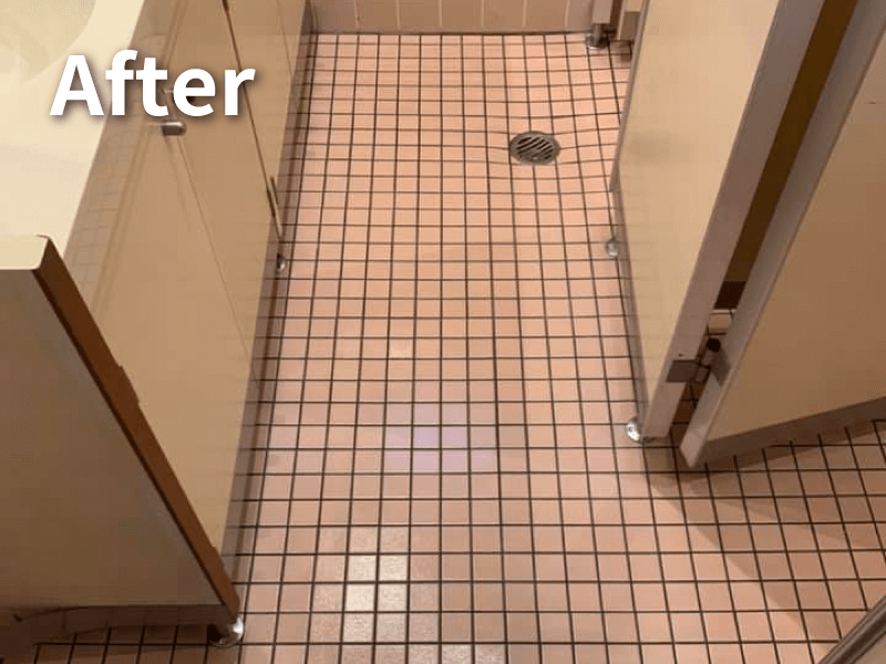 トイレ・磁気タイル床のクリーニングとガラスコーティング施工事例｜施工後2